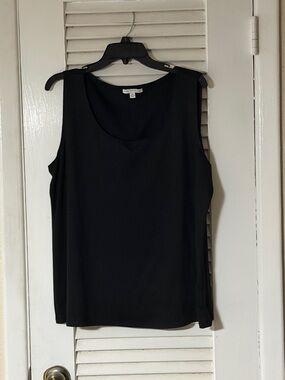 Notations Woman Black Scoop Neck Shell Tank
